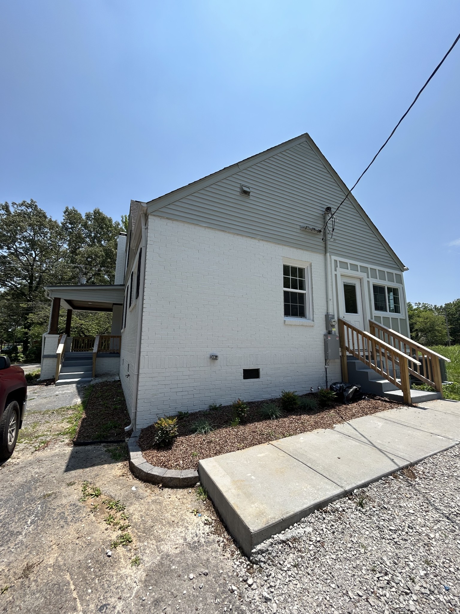 810 W Lincoln St