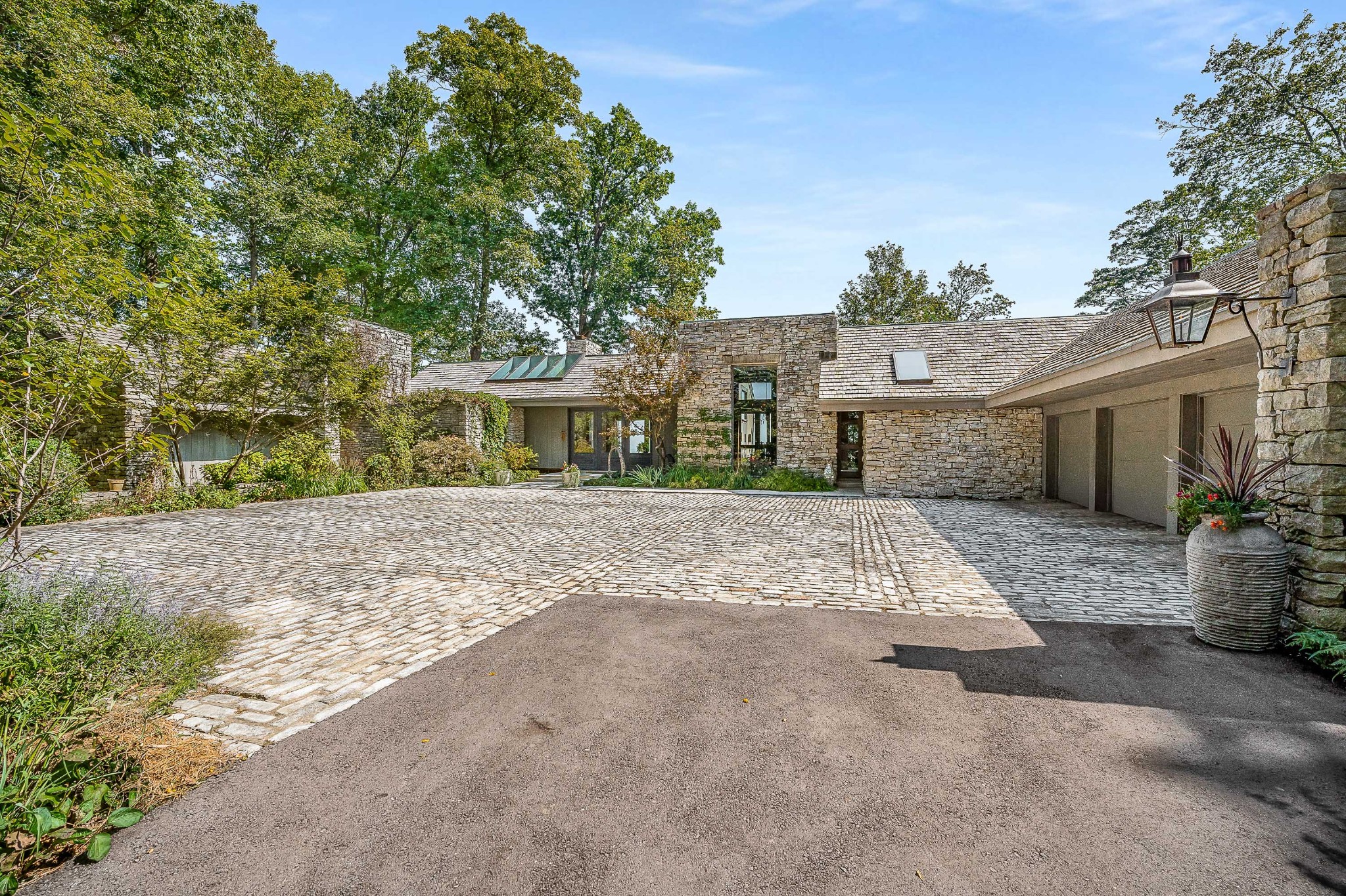 5412 Stanford Dr