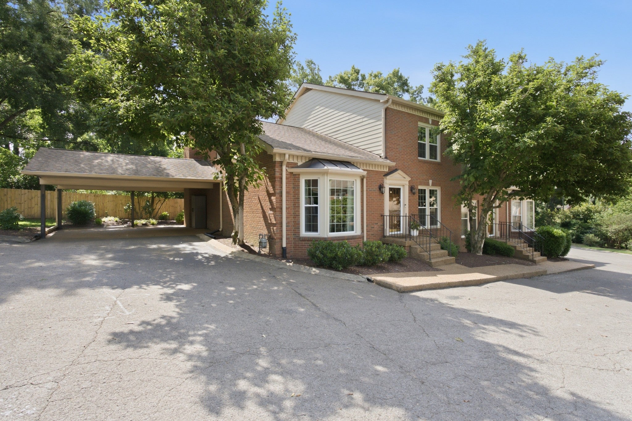 8 Sharonwood Dr