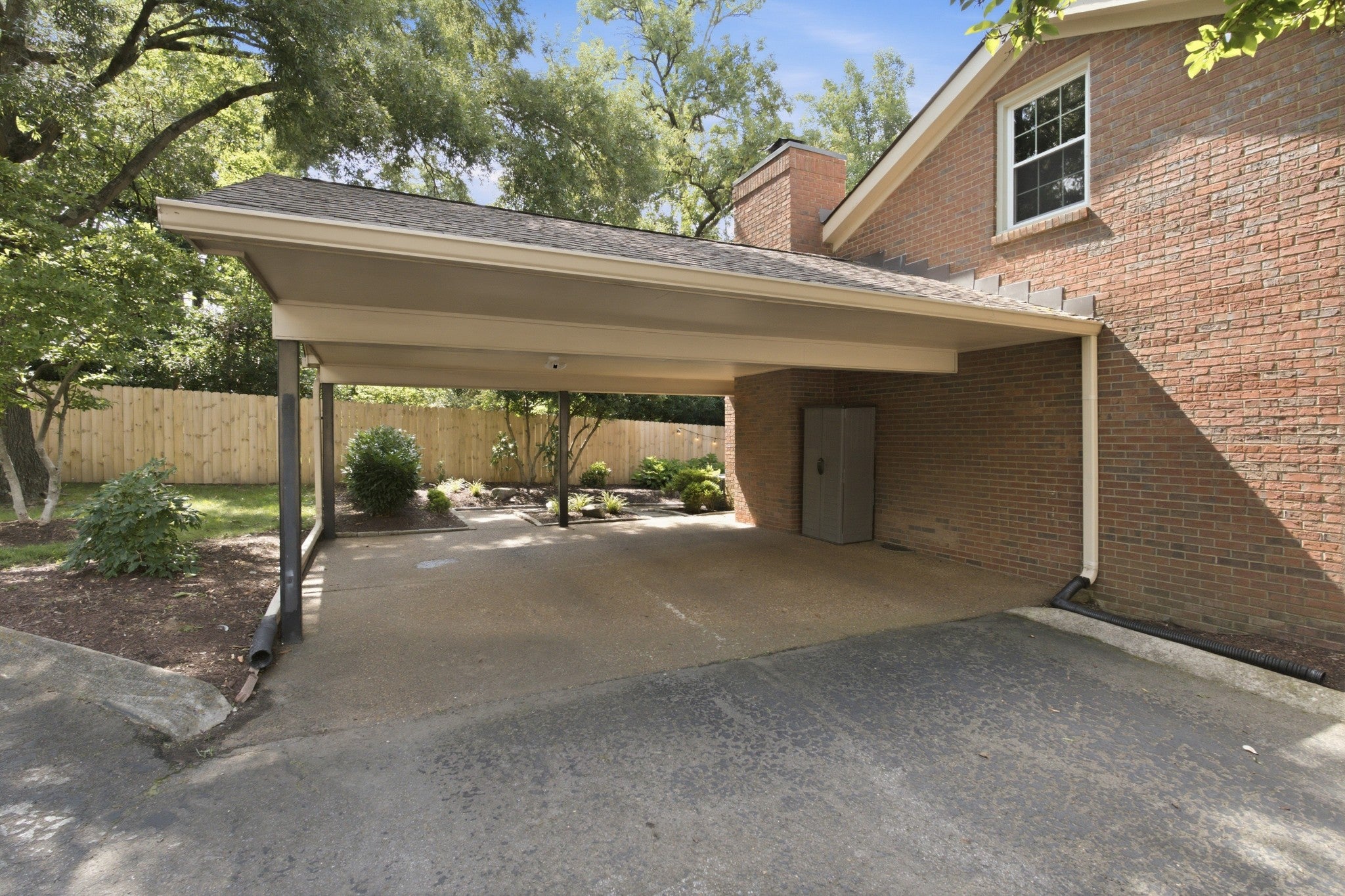 8 Sharonwood Dr