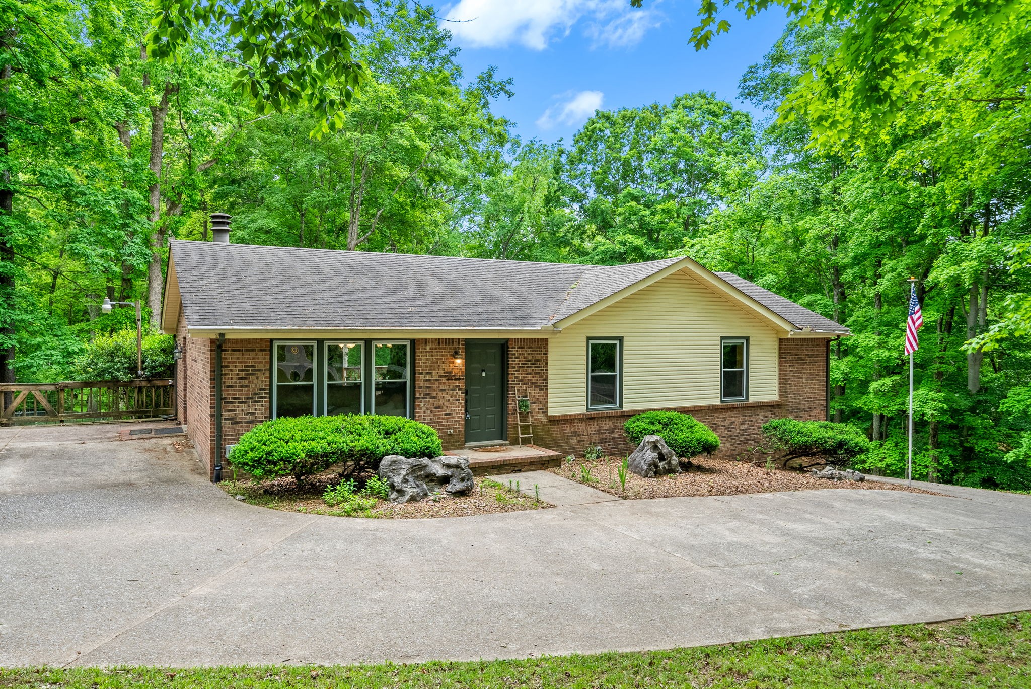 826 Dunbar Cave Rd