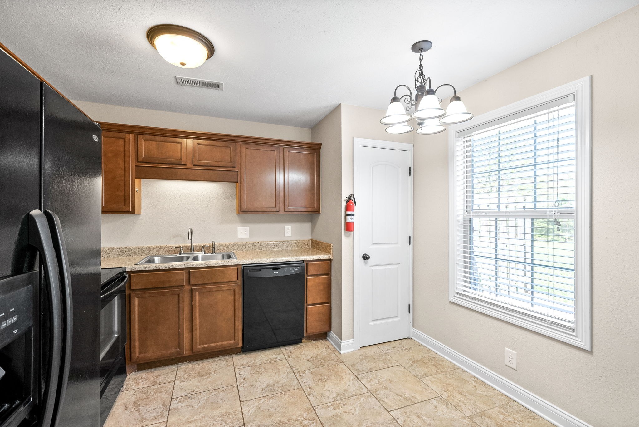 Clarksville, Tennessee 37042, United States, 2 Bedrooms Bedrooms, ,2 BathroomsBathrooms,Residential,Active,155713