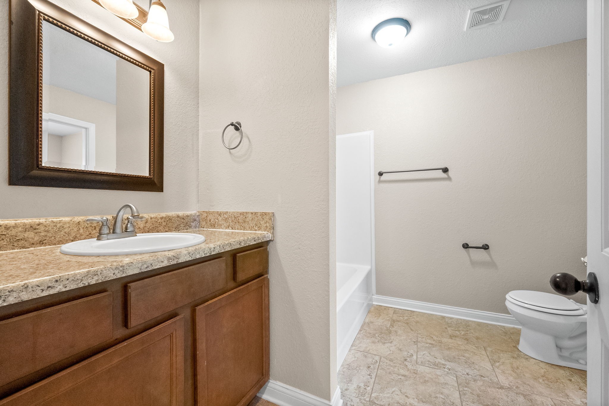 Clarksville, Tennessee 37042, United States, 2 Bedrooms Bedrooms, ,2 BathroomsBathrooms,Residential,Active,155713