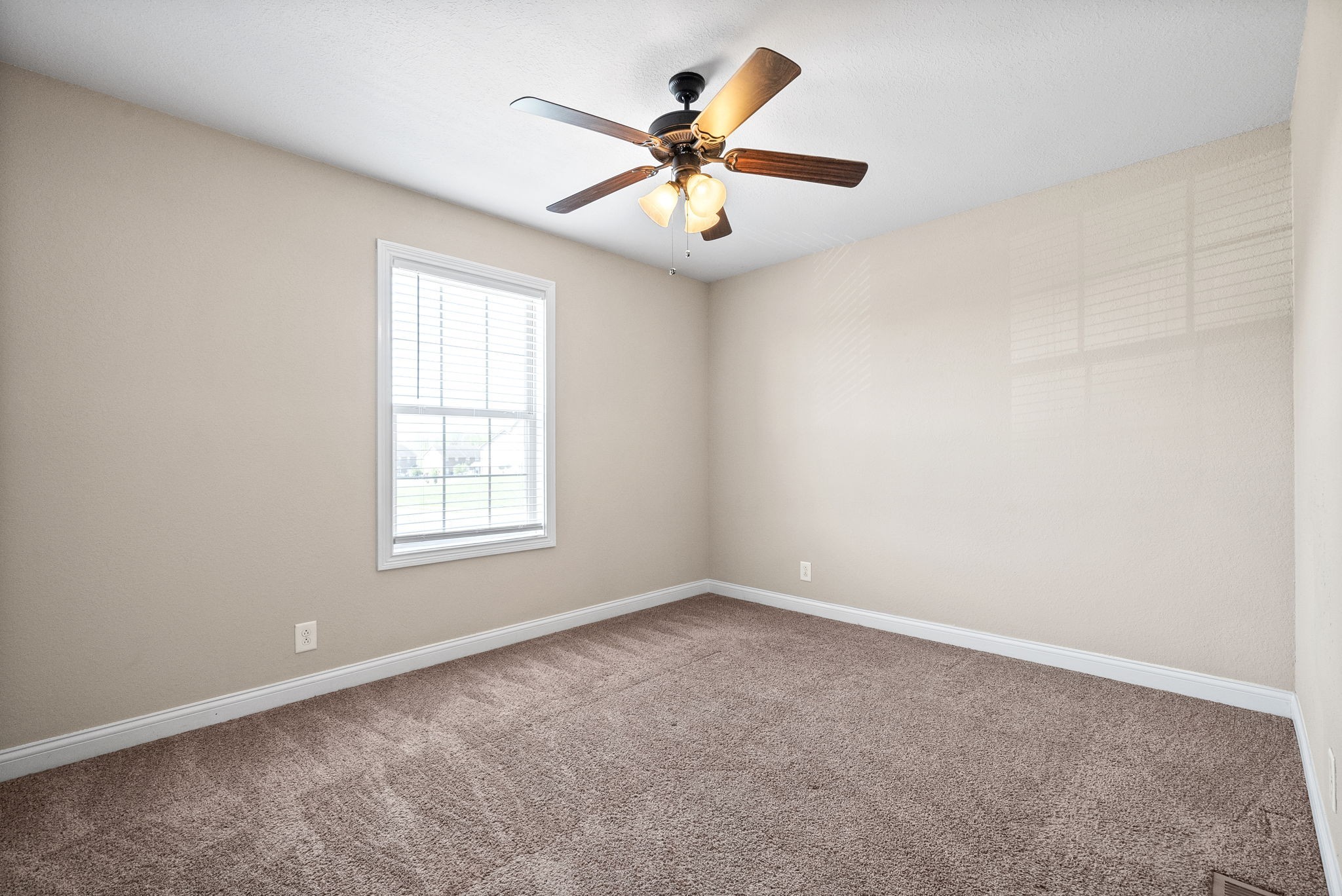 Clarksville, Tennessee 37042, United States, 2 Bedrooms Bedrooms, ,2 BathroomsBathrooms,Residential,Active,155713