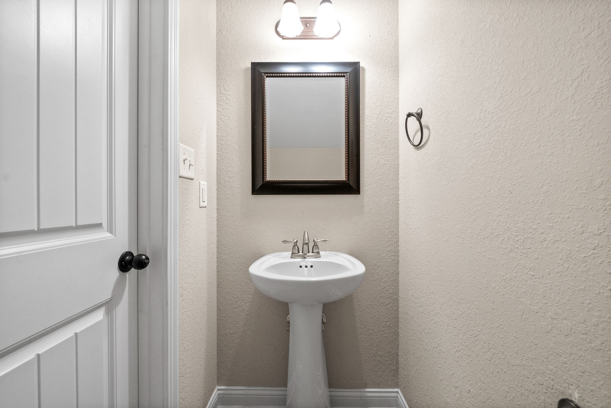 Clarksville, Tennessee 37042, United States, 2 Bedrooms Bedrooms, ,2 BathroomsBathrooms,Residential,Active,155713