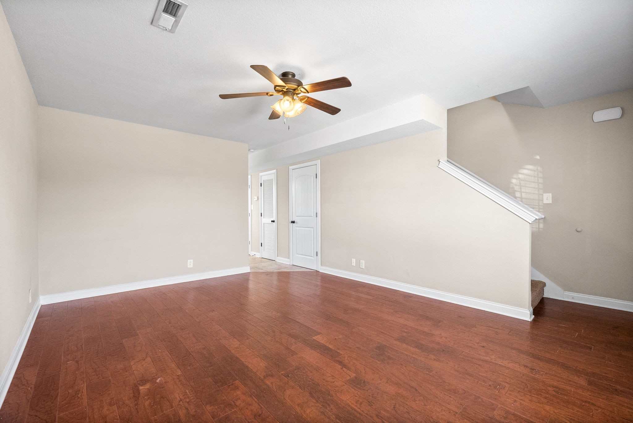 Clarksville, Tennessee 37042, United States, 2 Bedrooms Bedrooms, ,2 BathroomsBathrooms,Residential,Active,155713