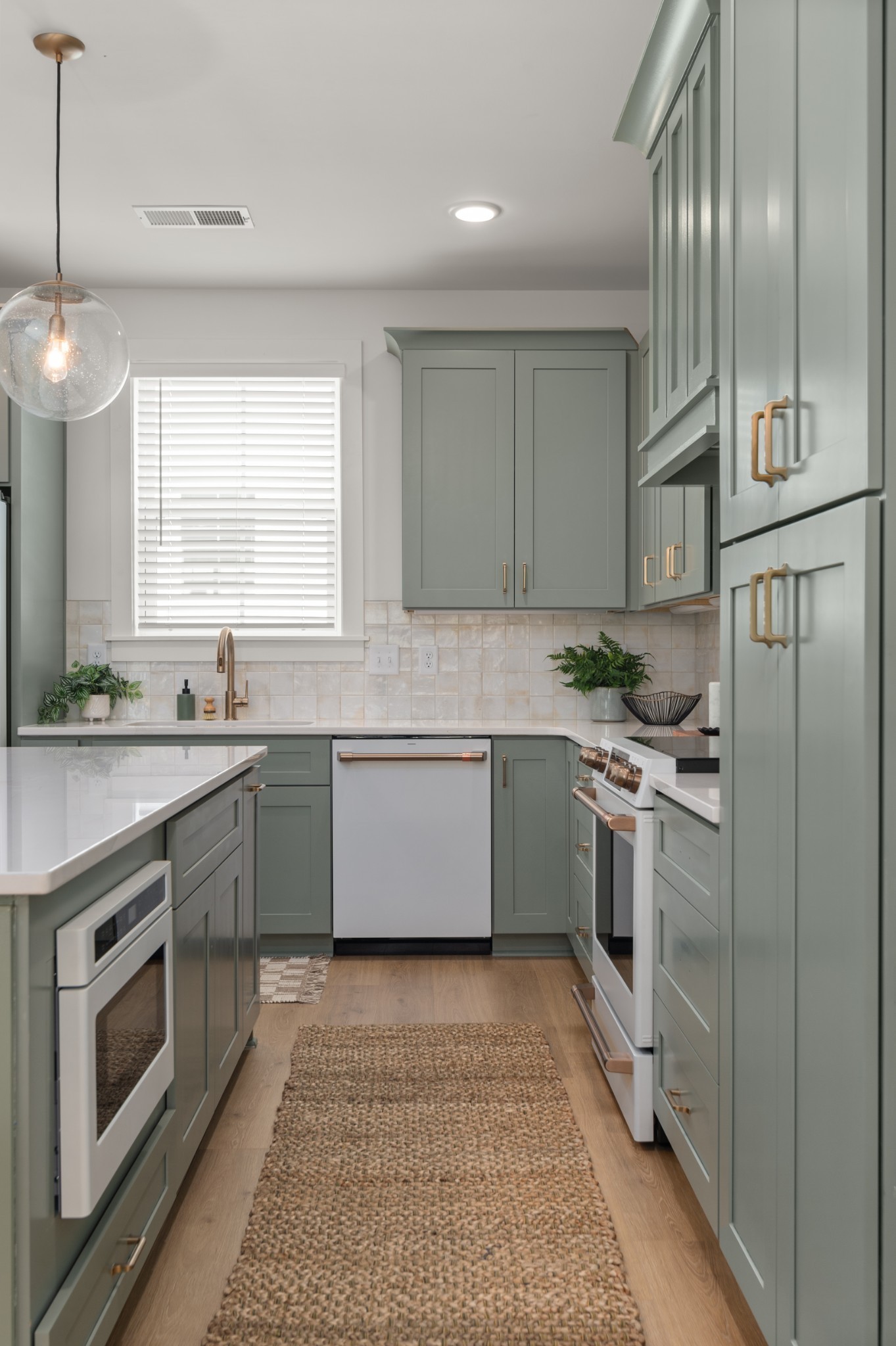 504 Edwin St 25