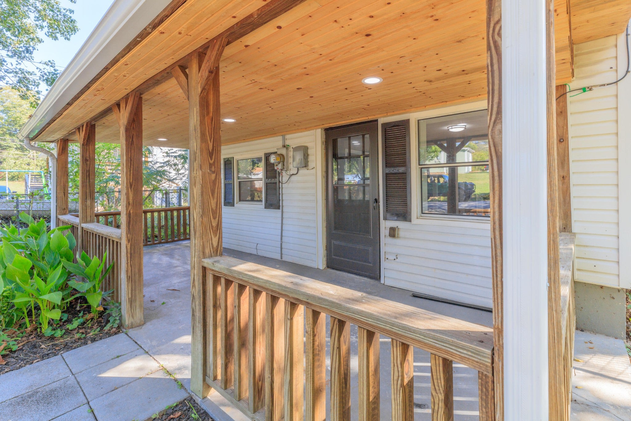 33 S Lake Terrace