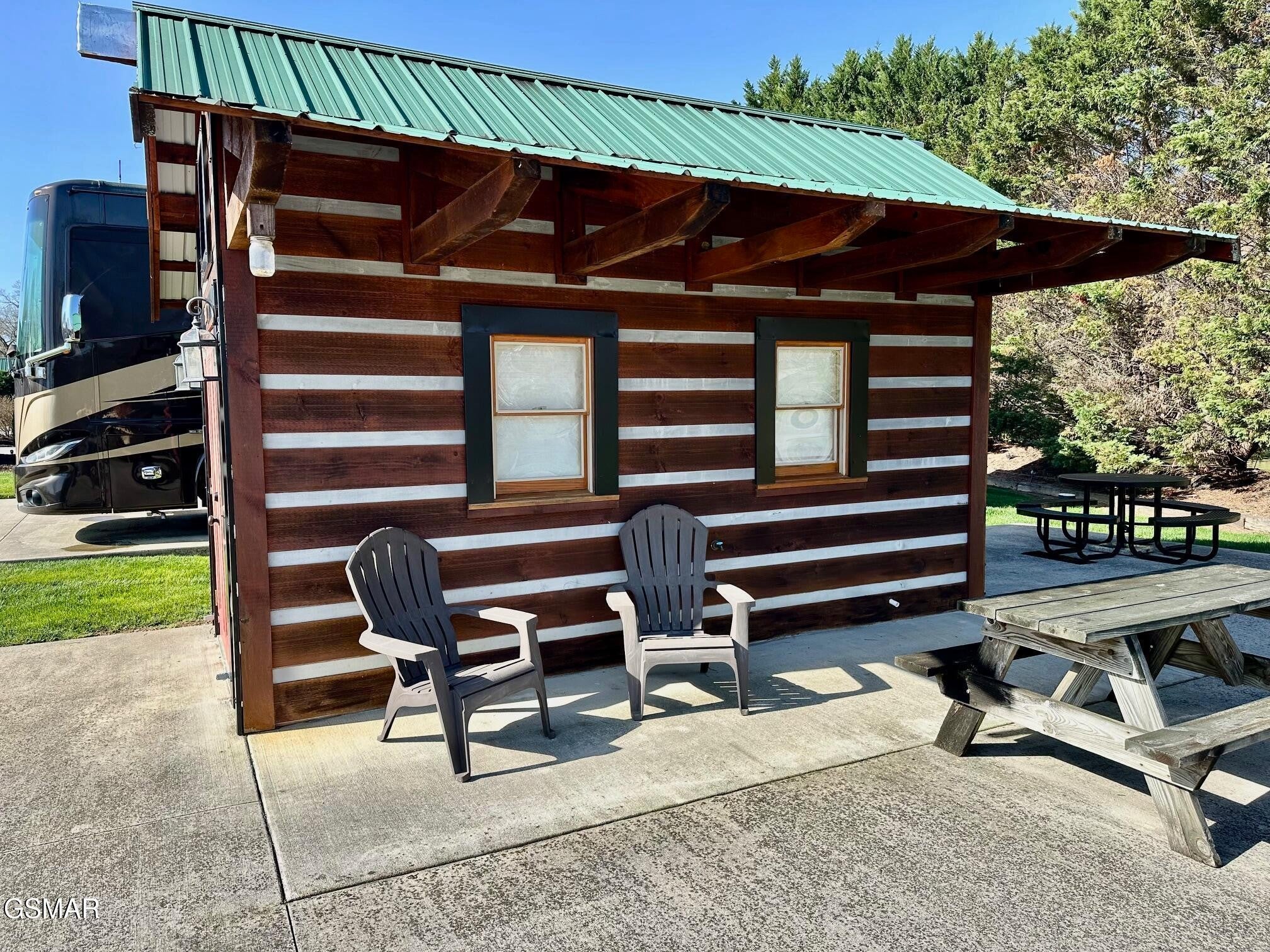 1919 Lizi Loop Way