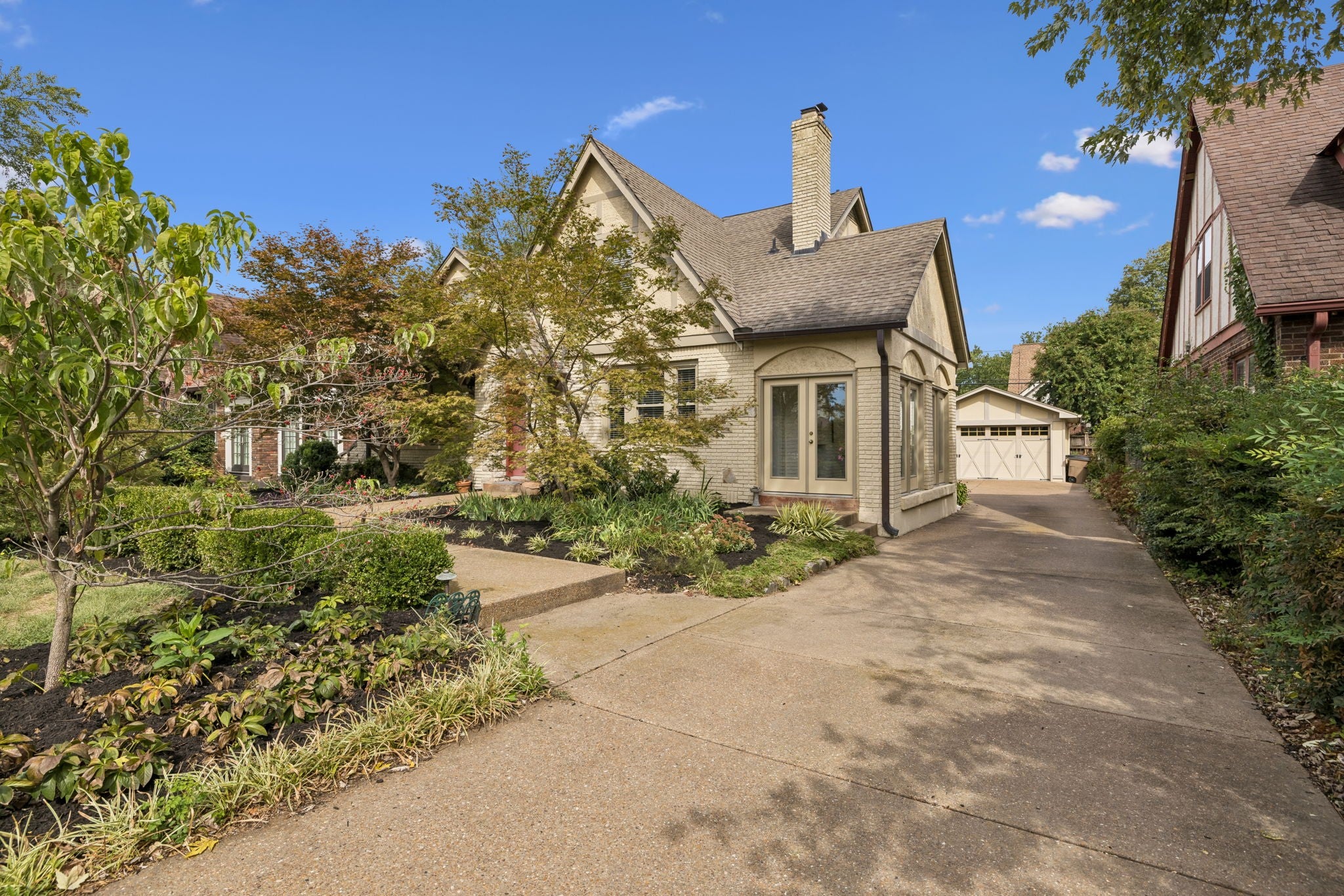 230 Cherokee Rd