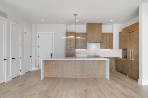 321 31st Ave N B5a(1) Nashville TN 37203