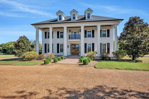 1860 Old Natchez Trce Franklin TN 37069