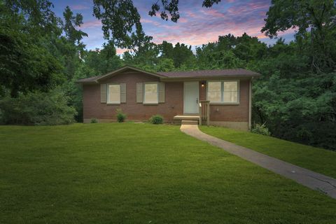 1454 Elm Hill Dr Clarksville TN 37040