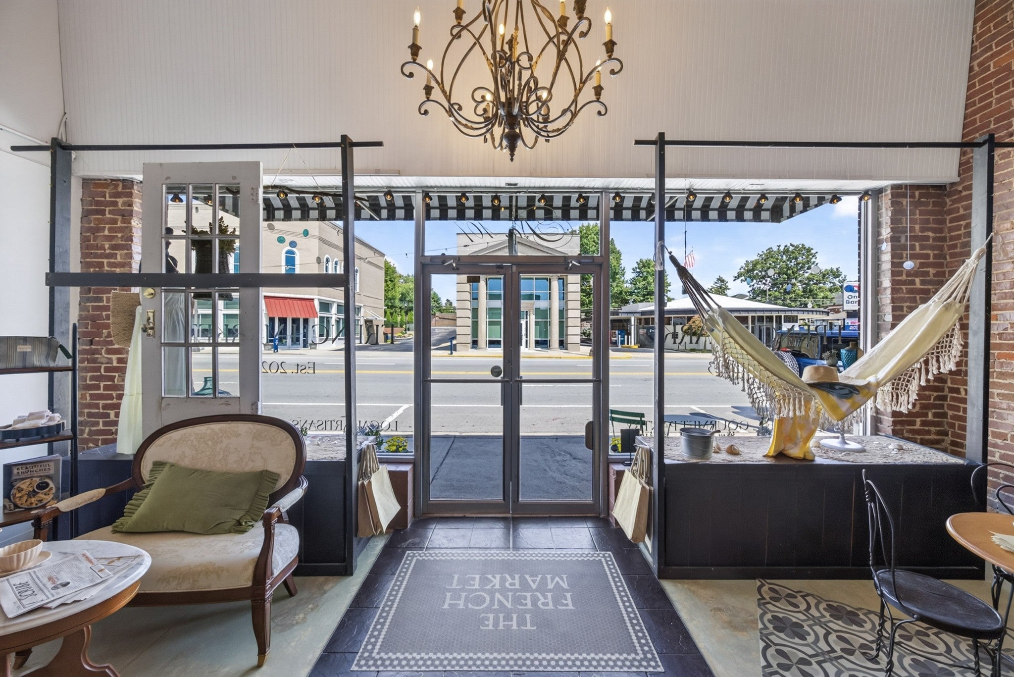 107 W Commercial Ave