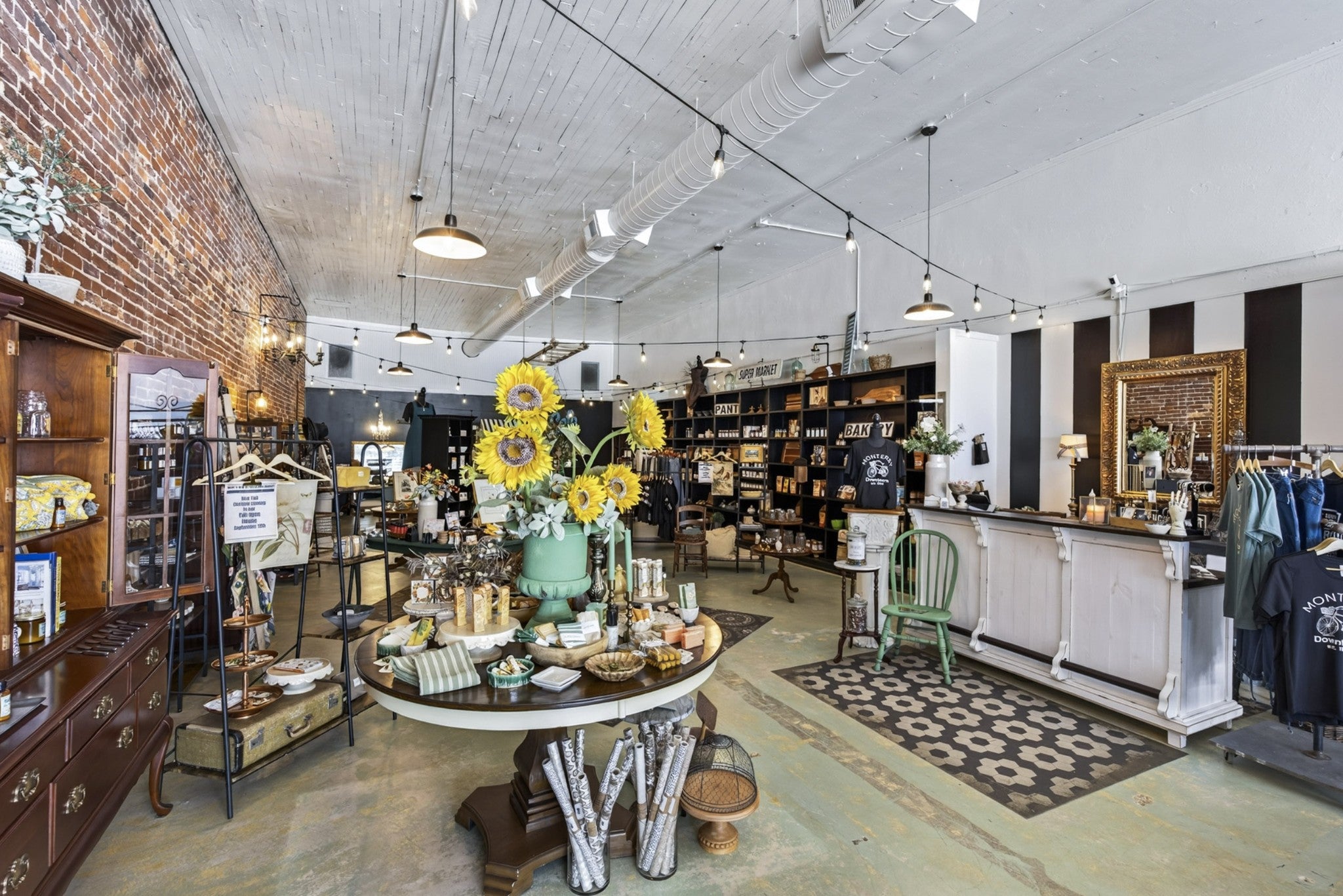 107 W Commercial Ave