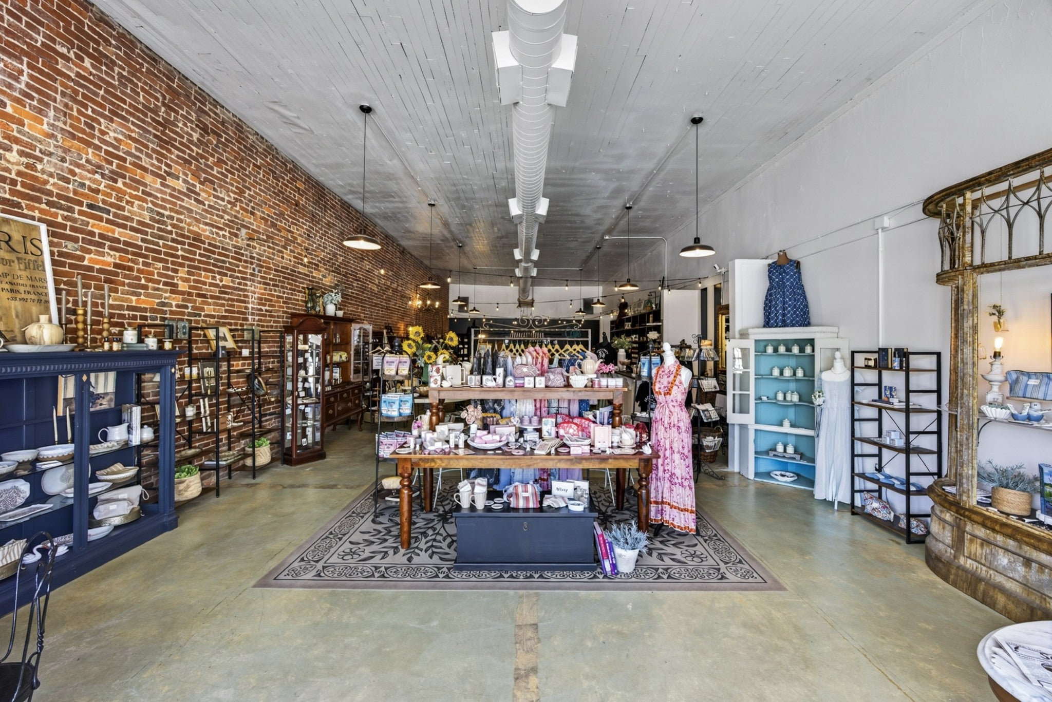 107 W Commercial Ave