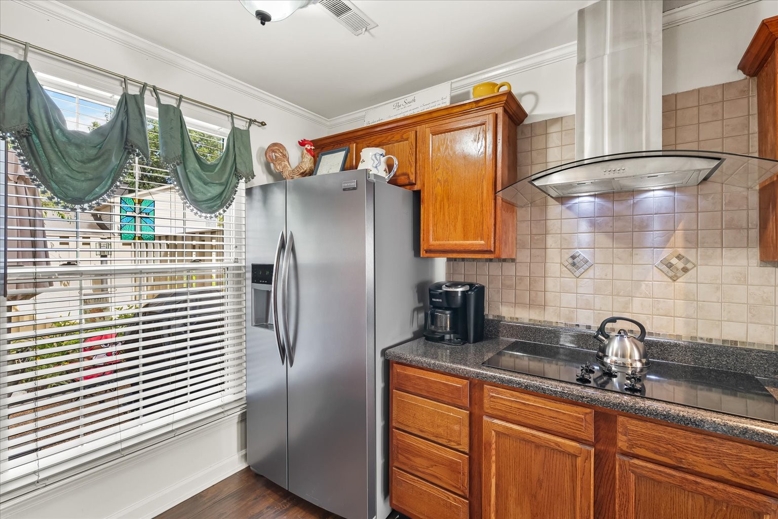 218 Boxwood Dr