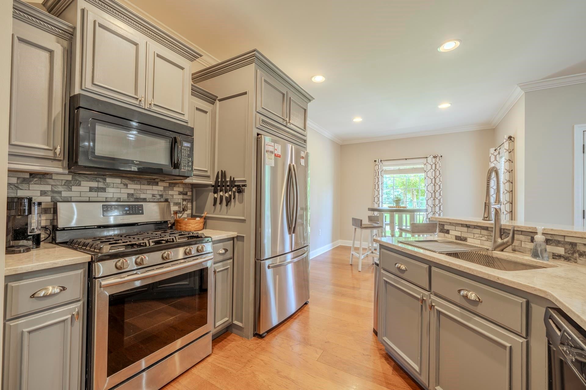 625 TWELVE OAKS DR
