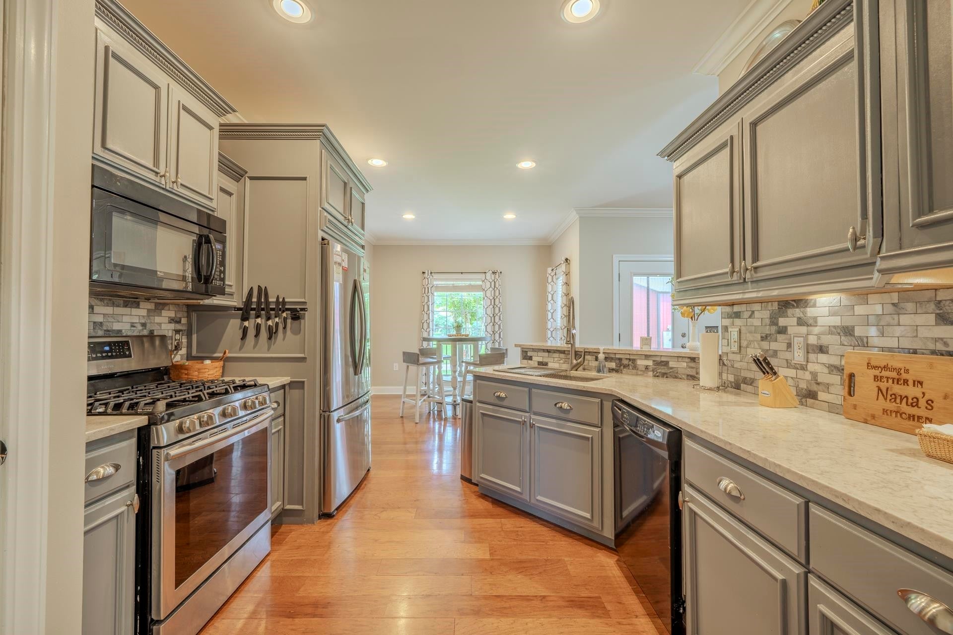 625 TWELVE OAKS DR