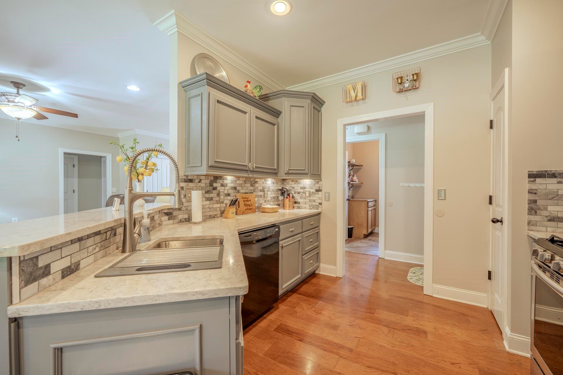 625 TWELVE OAKS DR