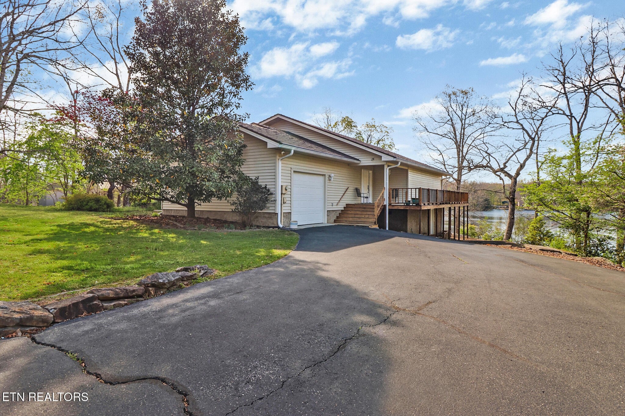 272 N Lake Tr