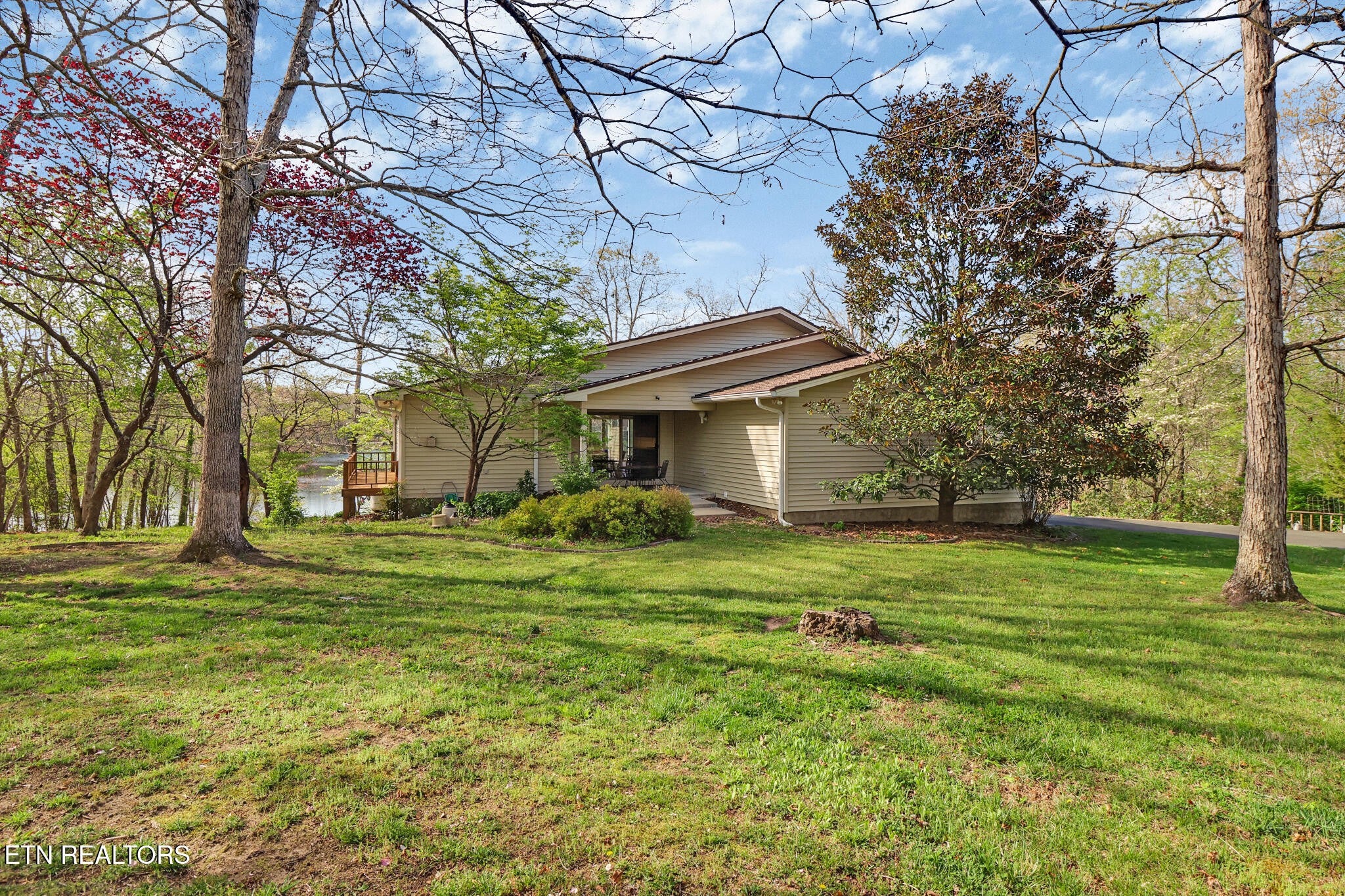 272 N Lake Tr