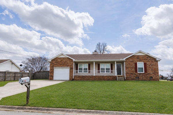 1000 MONICA DR, CLARKSVILLE, TN 37042 - Image f541a2d9beb9241a79ba6fa694c1fbfb/2374771179