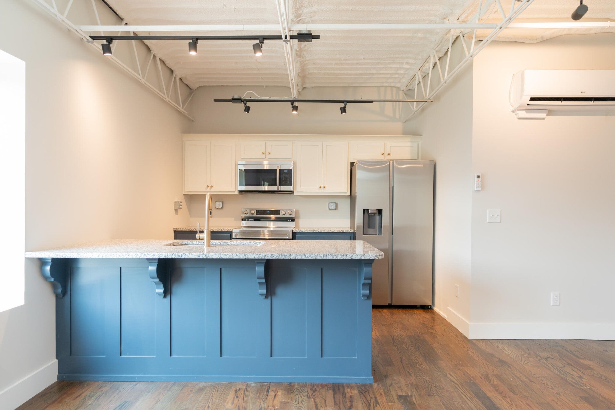 614 E Main Street 206