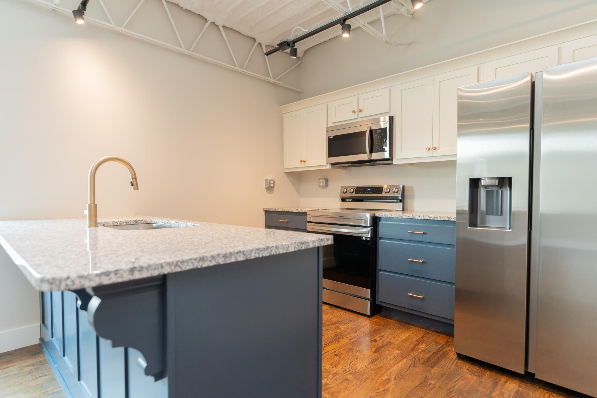 614 E Main Street 206