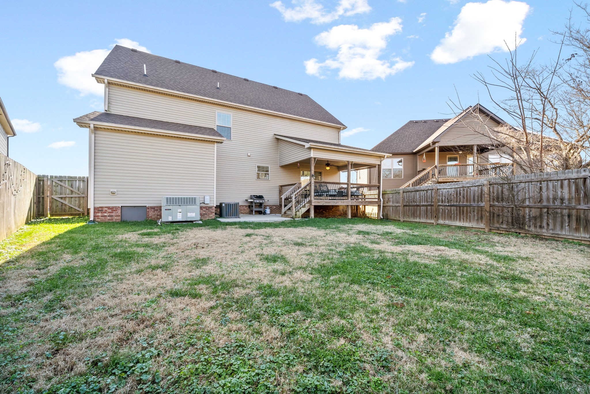 Clarksville, Tennessee 37042, United States, 4 Bedrooms Bedrooms, ,4 BathroomsBathrooms,Residential,Pending,21586