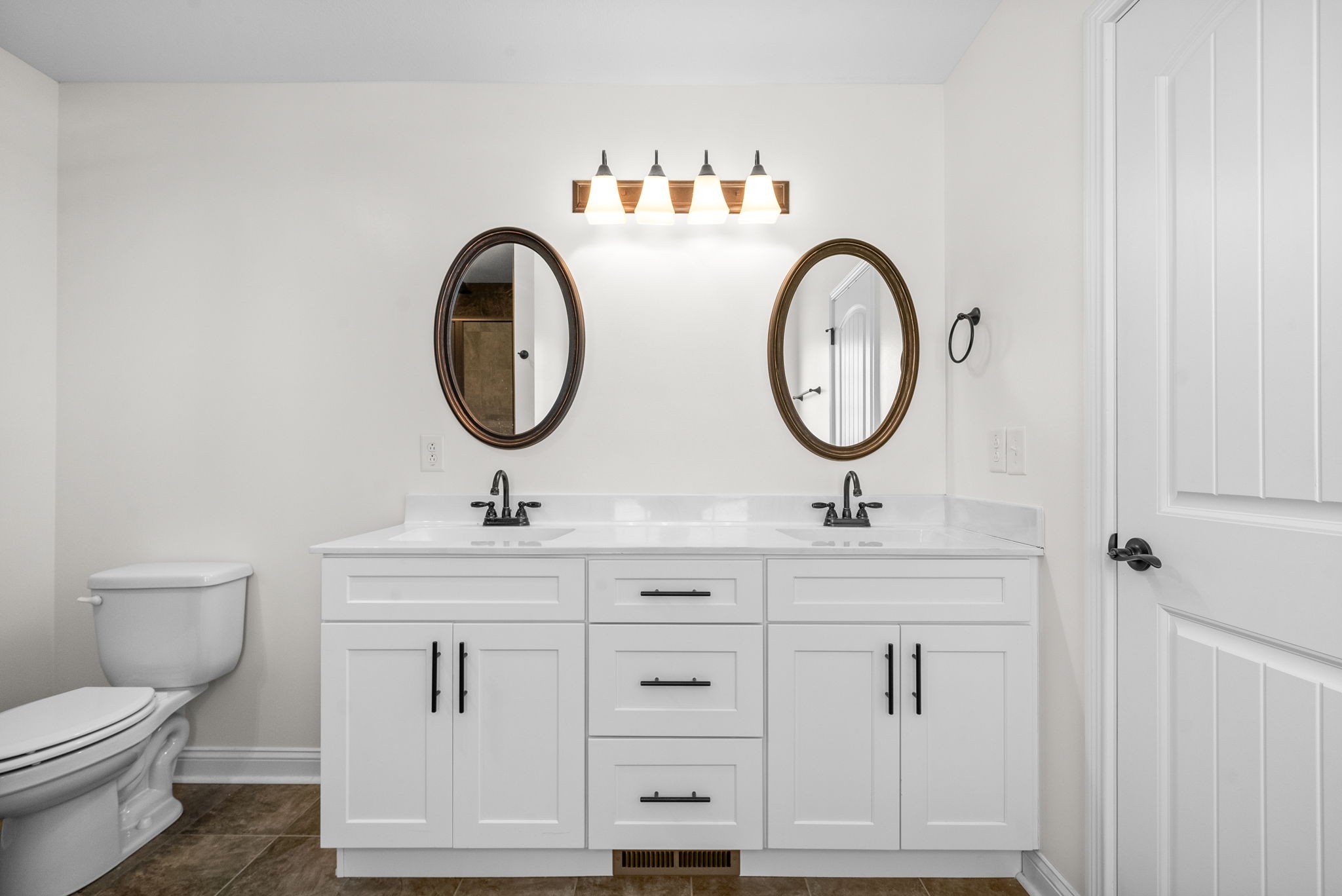 Clarksville, Tennessee 37042, United States, 4 Bedrooms Bedrooms, ,4 BathroomsBathrooms,Residential,Pending,21586