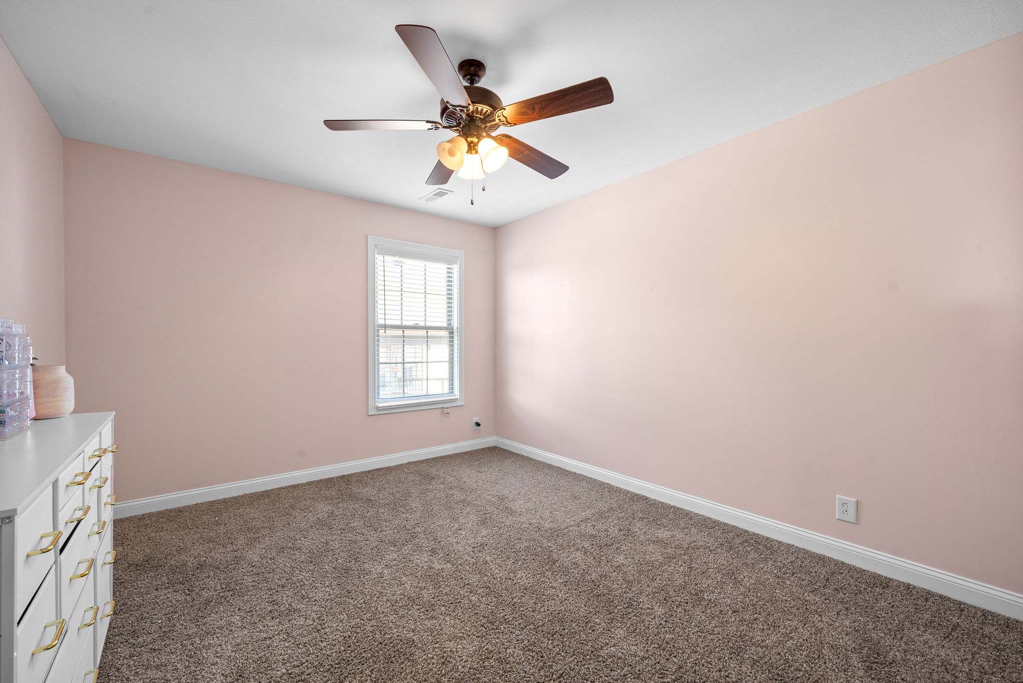 Clarksville, Tennessee 37042, United States, 4 Bedrooms Bedrooms, ,4 BathroomsBathrooms,Residential,Pending,21586