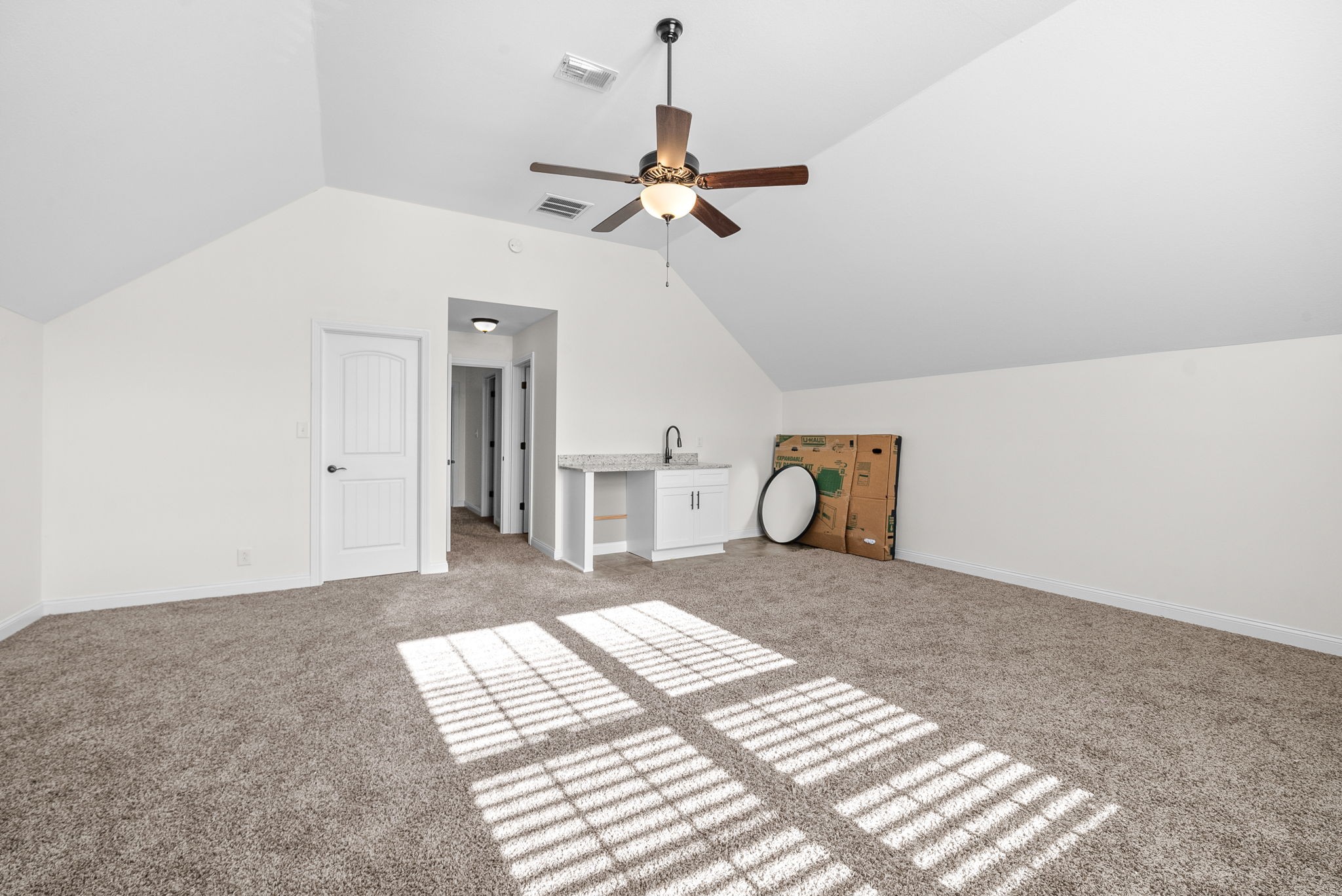 Clarksville, Tennessee 37042, United States, 4 Bedrooms Bedrooms, ,4 BathroomsBathrooms,Residential,Pending,21586