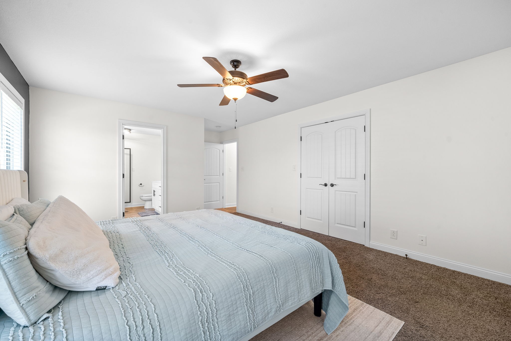 Clarksville, Tennessee 37042, United States, 4 Bedrooms Bedrooms, ,4 BathroomsBathrooms,Residential,Pending,21586