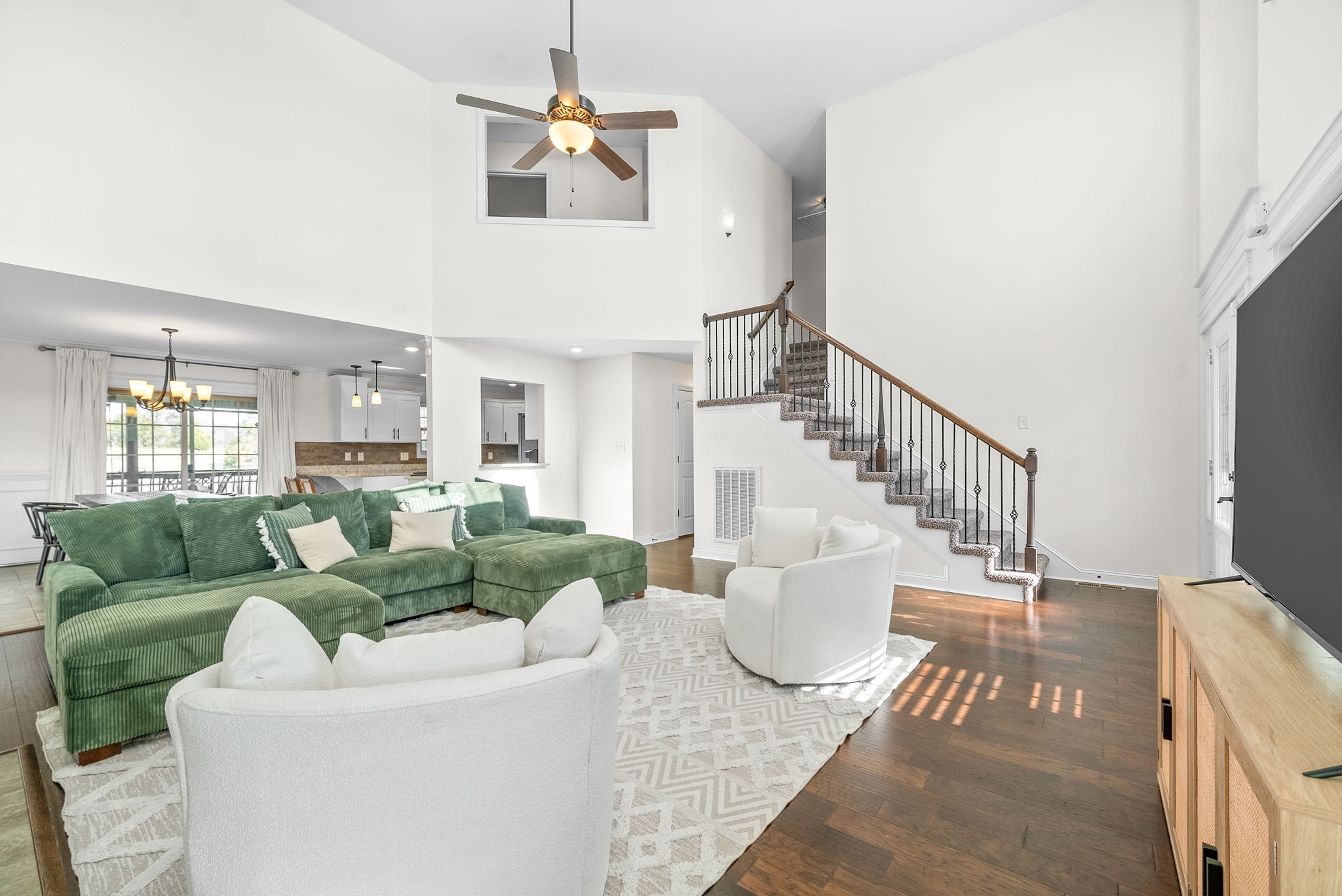 Clarksville, Tennessee 37042, United States, 4 Bedrooms Bedrooms, ,4 BathroomsBathrooms,Residential,Pending,21586