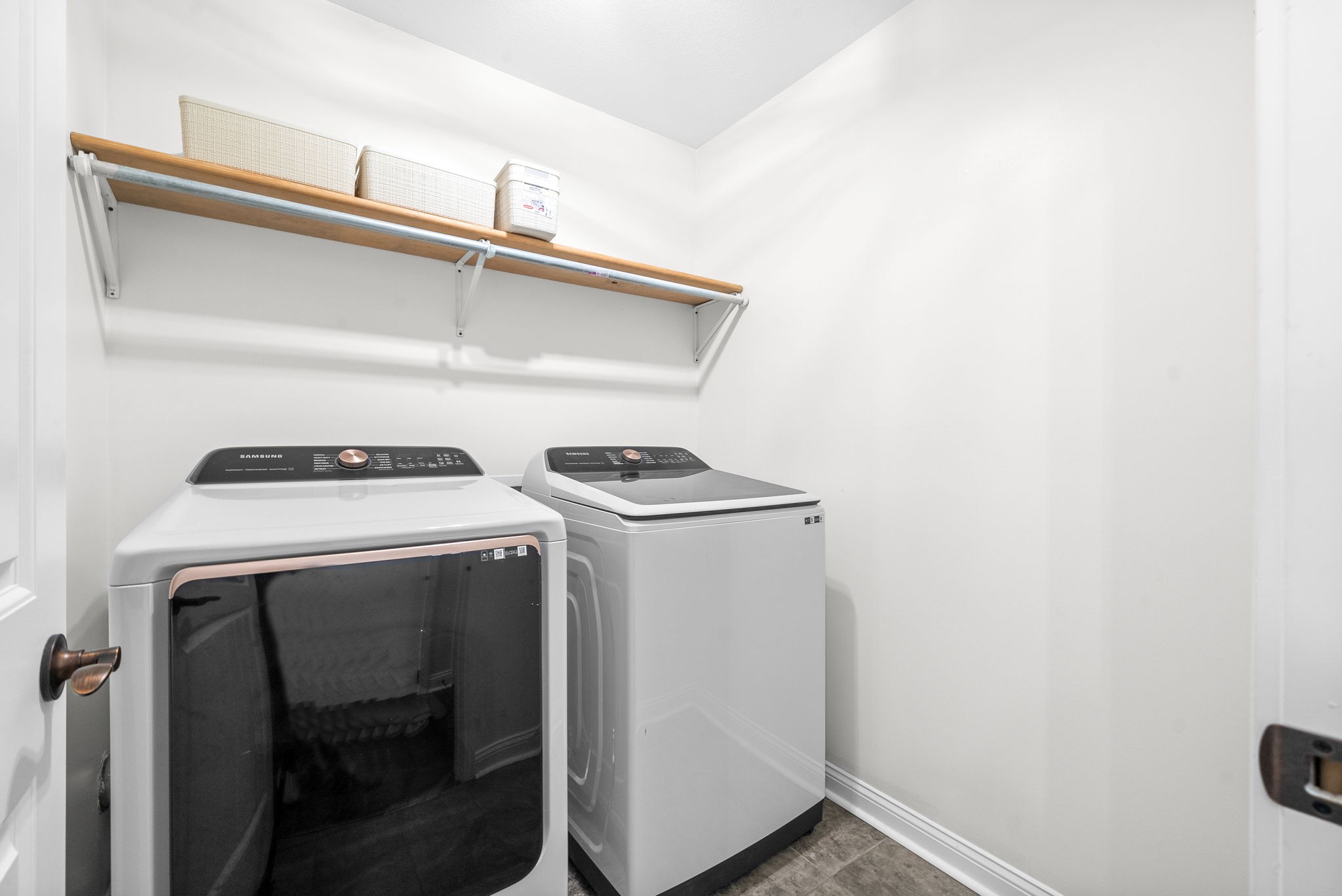 Clarksville, Tennessee 37042, United States, 4 Bedrooms Bedrooms, ,4 BathroomsBathrooms,Residential,Pending,21586