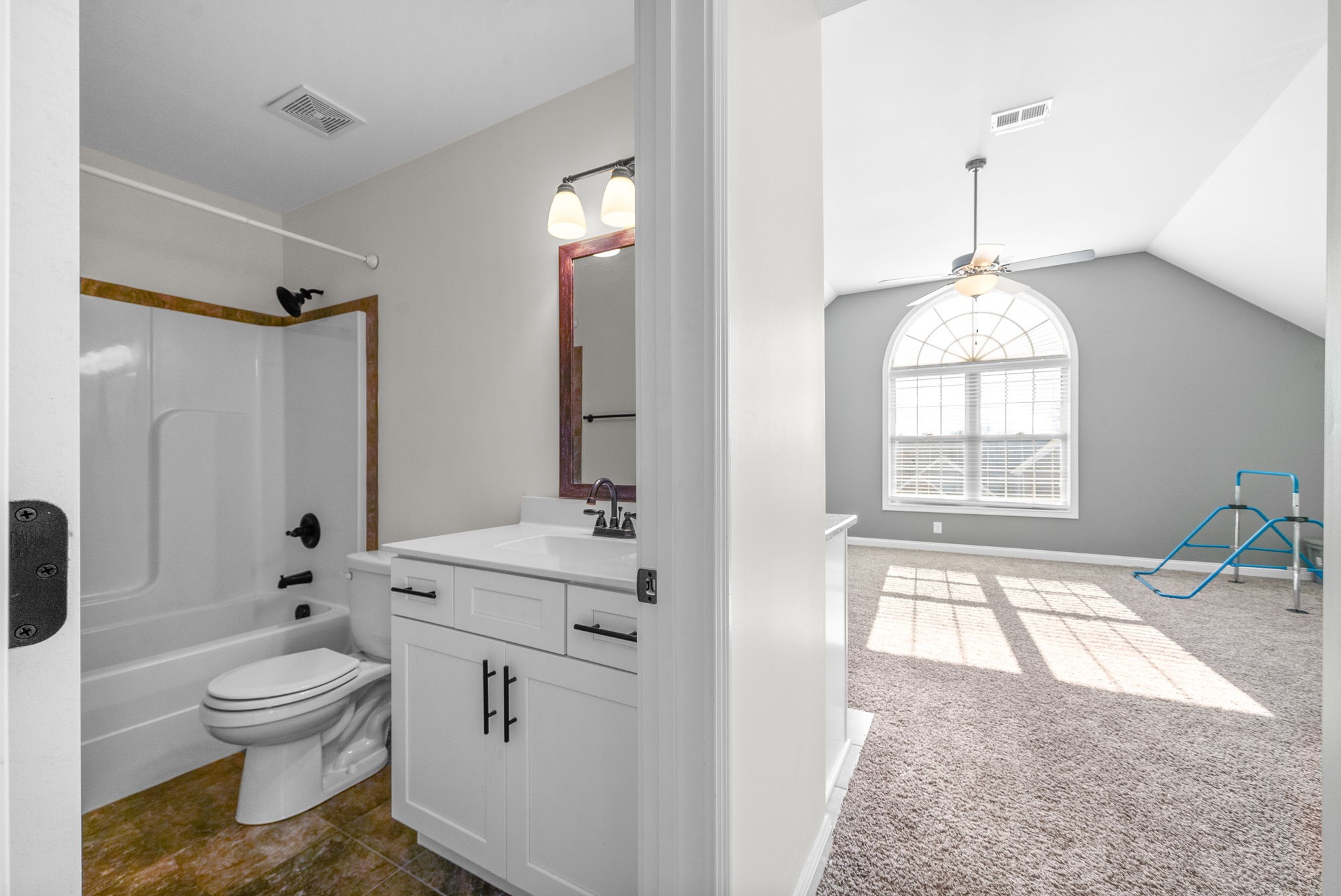 Clarksville, Tennessee 37042, United States, 4 Bedrooms Bedrooms, ,4 BathroomsBathrooms,Residential,Pending,21586