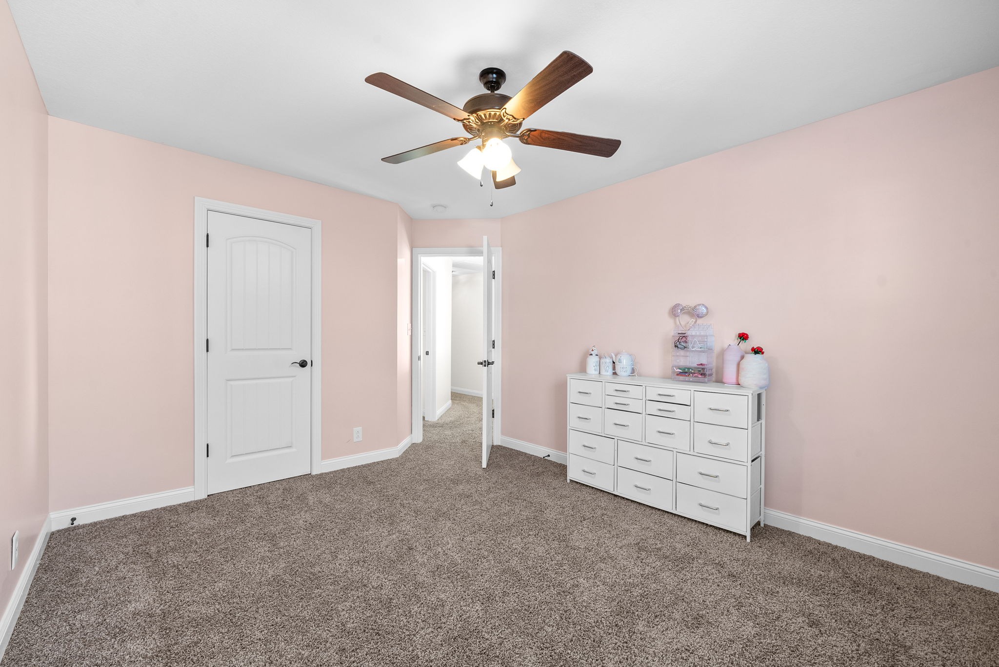 Clarksville, Tennessee 37042, United States, 4 Bedrooms Bedrooms, ,4 BathroomsBathrooms,Residential,Pending,21586