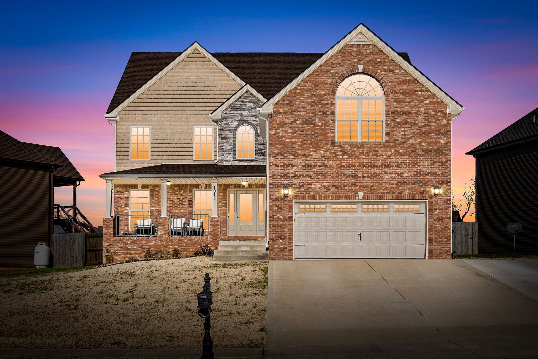 Clarksville, Tennessee 37042, United States, 4 Bedrooms Bedrooms, ,4 BathroomsBathrooms,Residential,Pending,21586