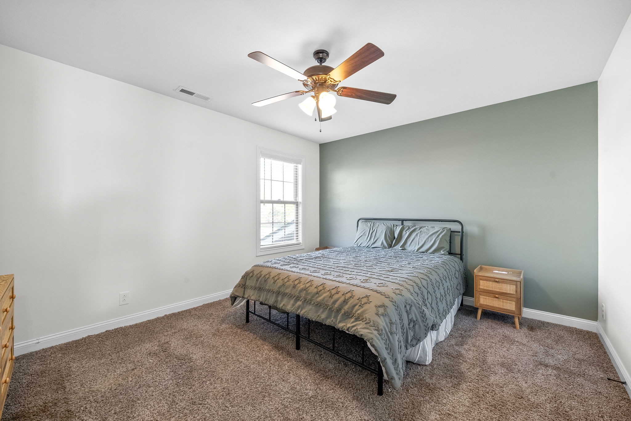 Clarksville, Tennessee 37042, United States, 4 Bedrooms Bedrooms, ,4 BathroomsBathrooms,Residential,Pending,21586