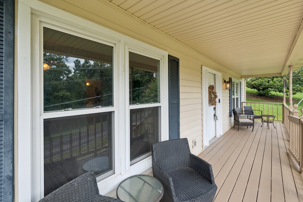 702 Lone Oak Dr
