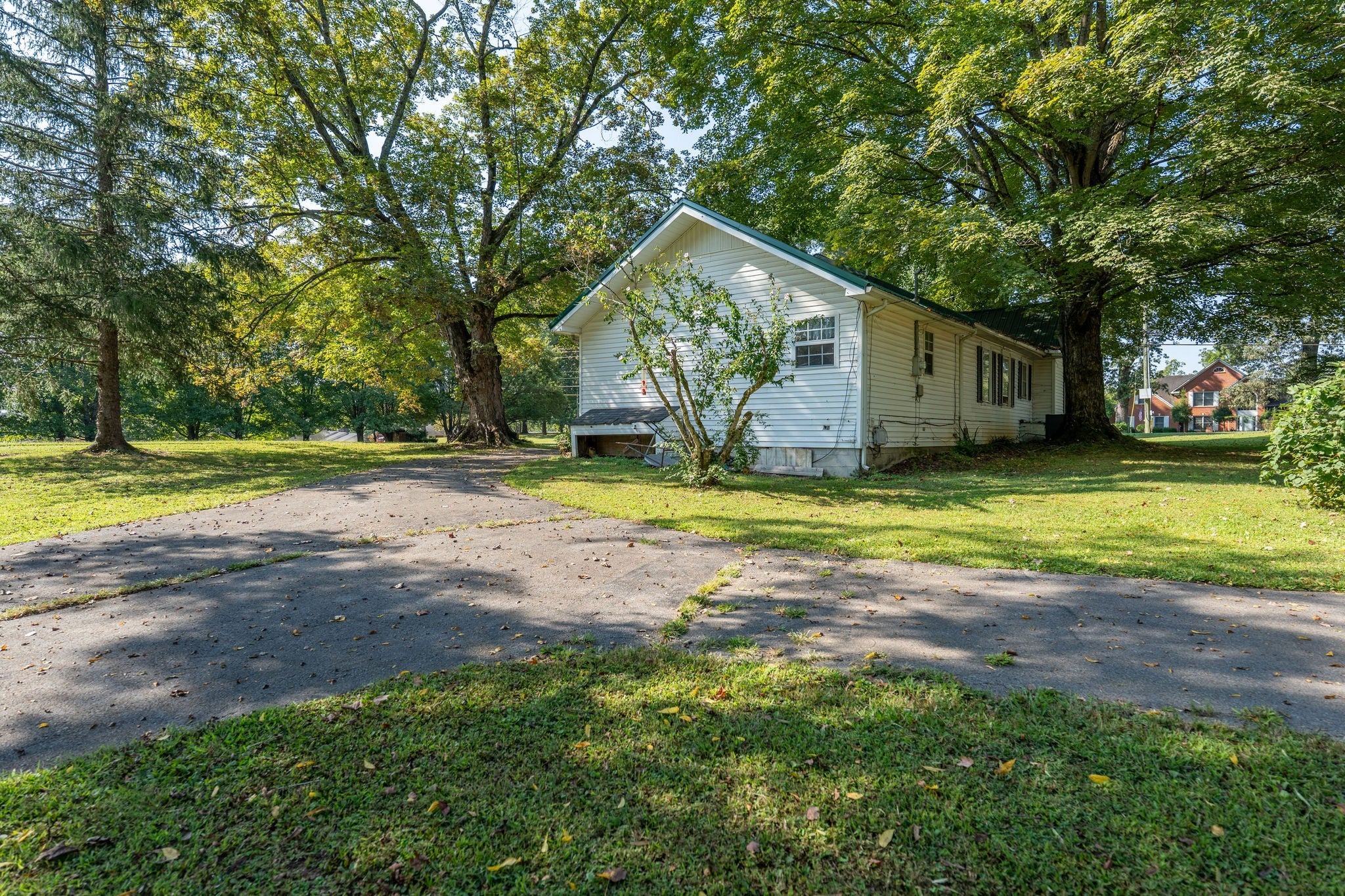 2010 W Gaines St