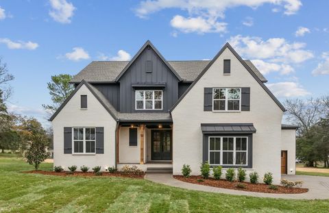 860 Brook Trl Lebanon TN 37087