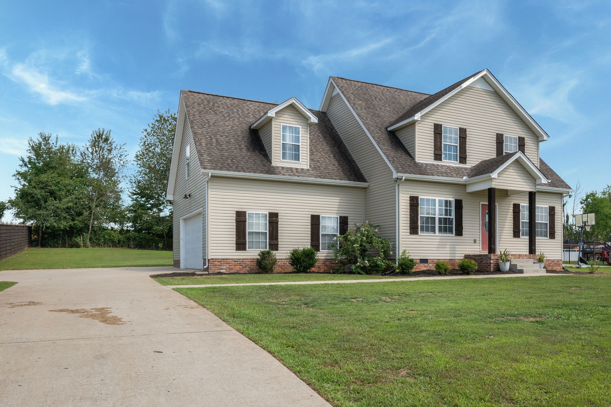 1248 Leaf Ln