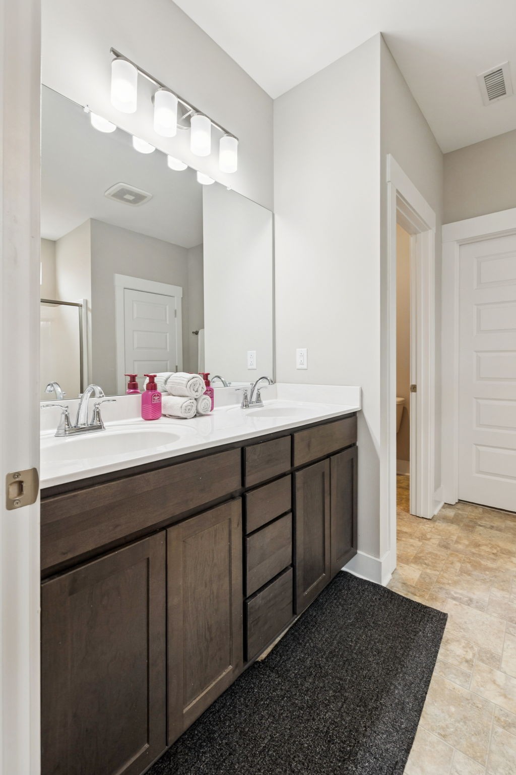 Murfreesboro, Tennessee 37127, United States, 4 Bedrooms Bedrooms, ,4 BathroomsBathrooms,Residential,Active,153681