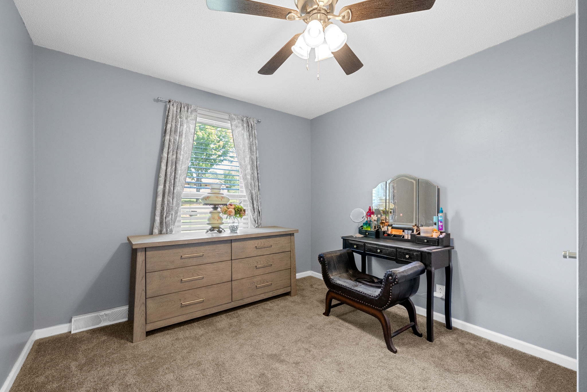 Clarksville, Tennessee 37040, United States, 3 Bedrooms Bedrooms, ,2 BathroomsBathrooms,Residential,Active,221670