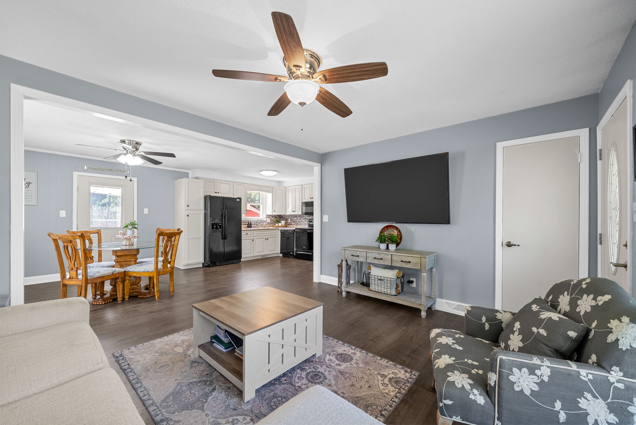 Clarksville, Tennessee 37040, United States, 3 Bedrooms Bedrooms, ,2 BathroomsBathrooms,Residential,Active,221670