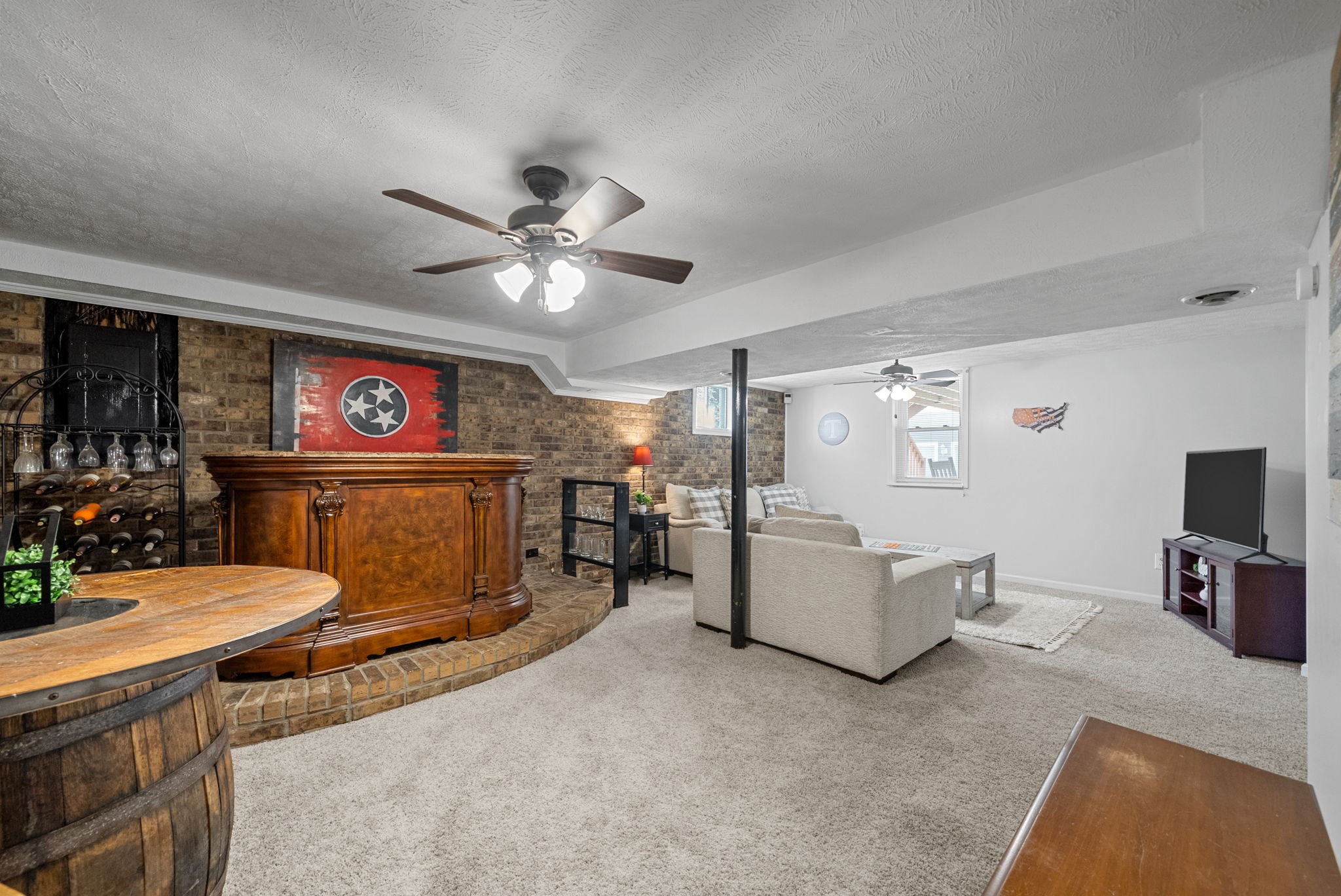 Clarksville, Tennessee 37040, United States, 3 Bedrooms Bedrooms, ,2 BathroomsBathrooms,Residential,Active,221670