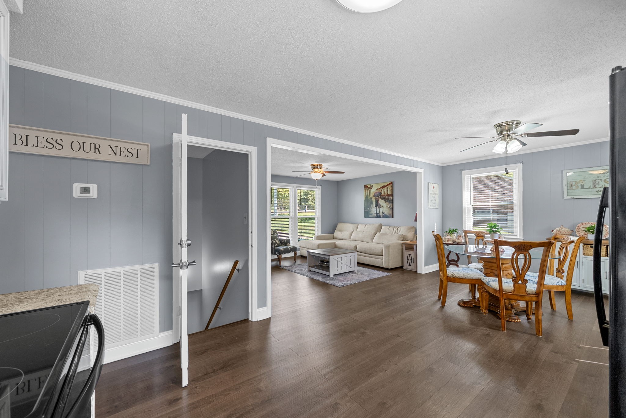 Clarksville, Tennessee 37040, United States, 3 Bedrooms Bedrooms, ,2 BathroomsBathrooms,Residential,Active,221670