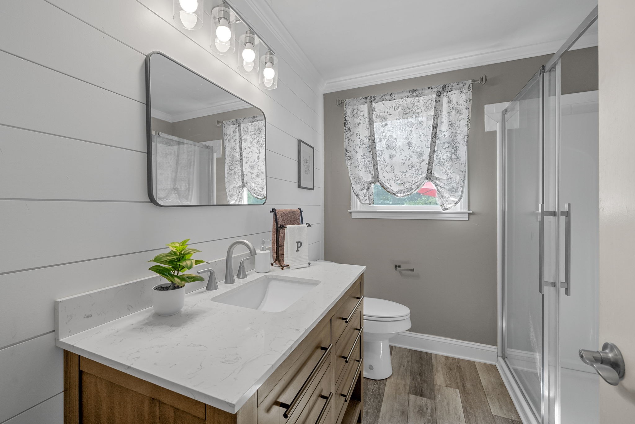 Clarksville, Tennessee 37040, United States, 3 Bedrooms Bedrooms, ,2 BathroomsBathrooms,Residential,Active,221670